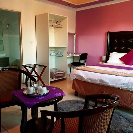 Mathlyn Guest House Francistown Exteriér fotografie