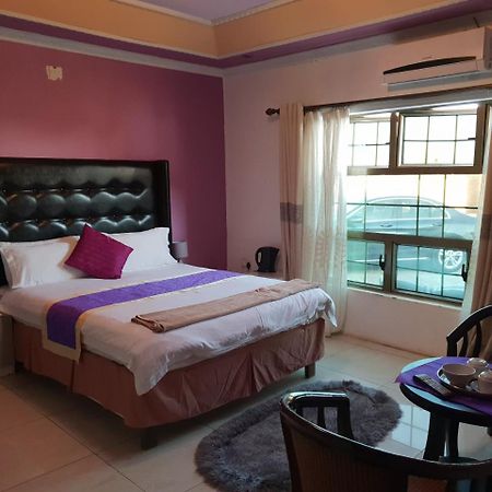 Mathlyn Guest House Francistown Exteriér fotografie