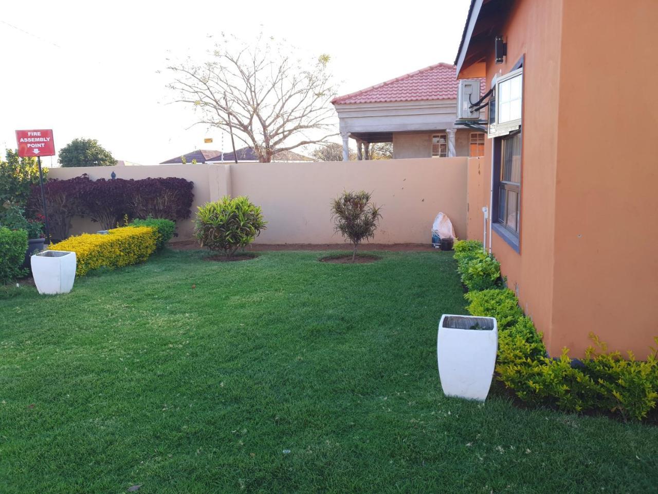 Mathlyn Guest House Francistown Exteriér fotografie